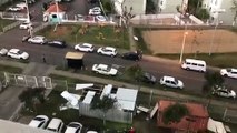 لحظة إقتلاع إعصار لأشجار وأسقف المنازل في البرازيل (فيديوهات) - قناة العالم الاخبارية