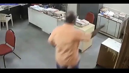 Woman is attacked after reminding a colleague to wear a mask