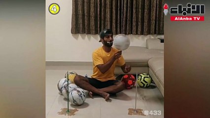 شاب هندي مبهر أعاد رسم النظام الشمسي بأصابعه و8 كرات قدم الاثنين