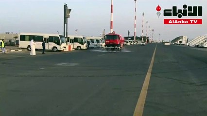 آلياتالإطفاءتجري عملية تعقيم قبيل وصول طائرةالكويتيةالقادمة من فرانفكورت