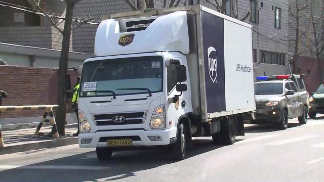 [현장영상] 화이자 백신, 서울 국립중앙의료원 도착 / YTN