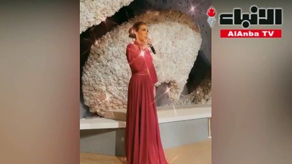 لحظة تعثر الفنانة لیلى إسكندر على خشبة المسرح في السعودية