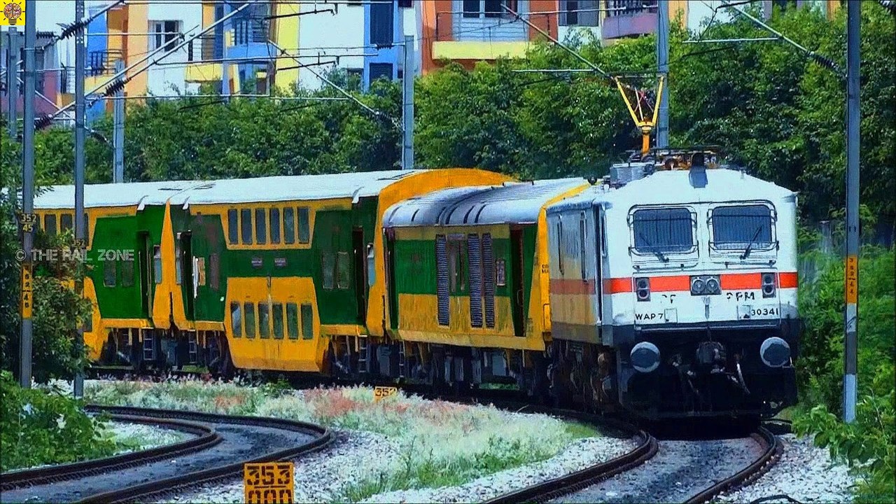 New AC 3 tier economy coach built by RCF in Kapurthala  [Hindi]