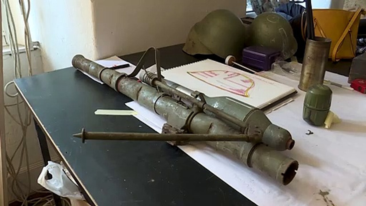 Lass die Waffen klingen: Instrumente aus Militärschrott