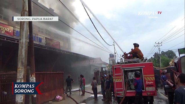 Toko Perabot Rumah Tangga Dilalap Sijago Merah