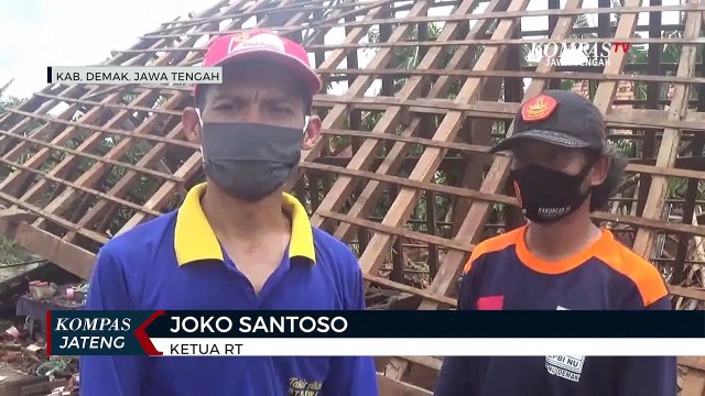 Diterjang puting beliung, ratusan rumah di Demak rusak