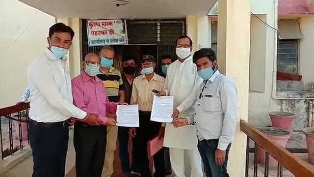जीएसटी के खिलाफ कैट संघ द्वारा एसडीएम को ज्ञापन सौंपा गया