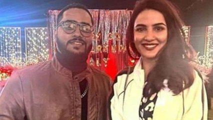 Bigg Boss 14: Jasmin Bhasin Aly की जैकेट पहन खुशी से उछल पड़ीं, कहा ये | FilmiBeat