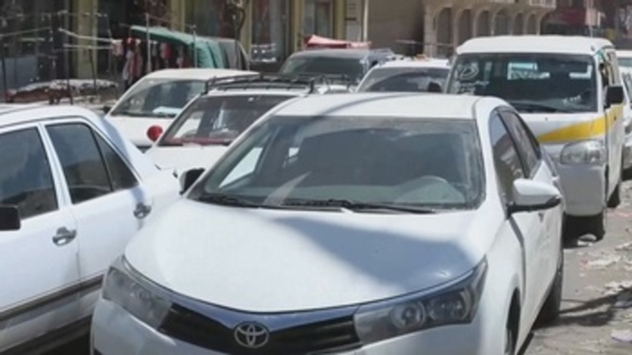 El desabastecimiento de gasolina ahoga aún más a los yemeníes de la zona hutí