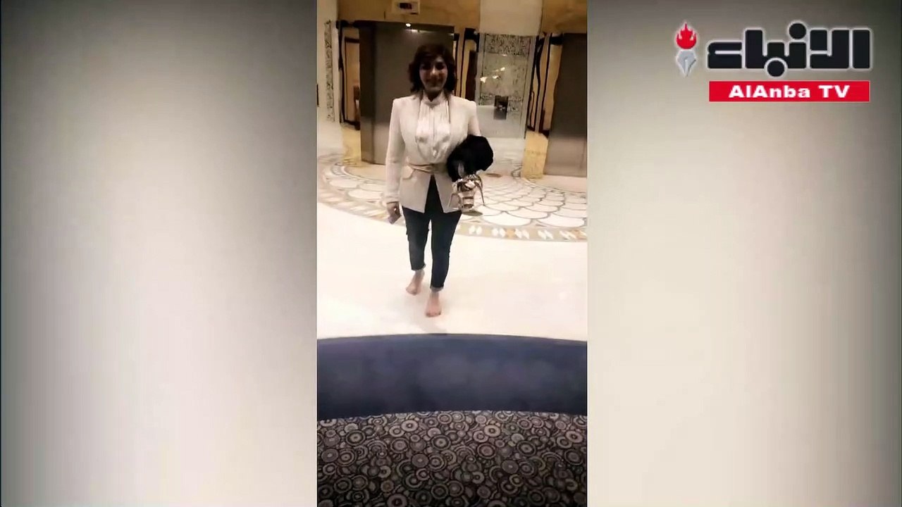 أصالة تركض حافية القدمين بعد انتهاء حفل "Joy Aw...