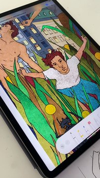 Mika redonne des couleurs à Paris, un projet avec sa soeur Paloma et la complicité d'Olivier Gabet, directeur du Musée des Arts décoratifs. Mika est en plein travail.