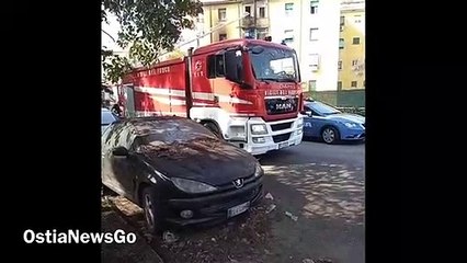 Acilia, incendio in un appartamento in via Alberto Galli