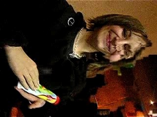 Emeline caresse la mayonnaise