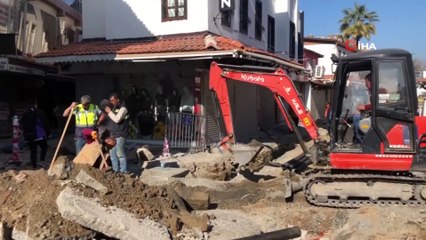 Kuşadası çarşılarına bir ayda 8 bin 760 metrekare doğal taş döşendi