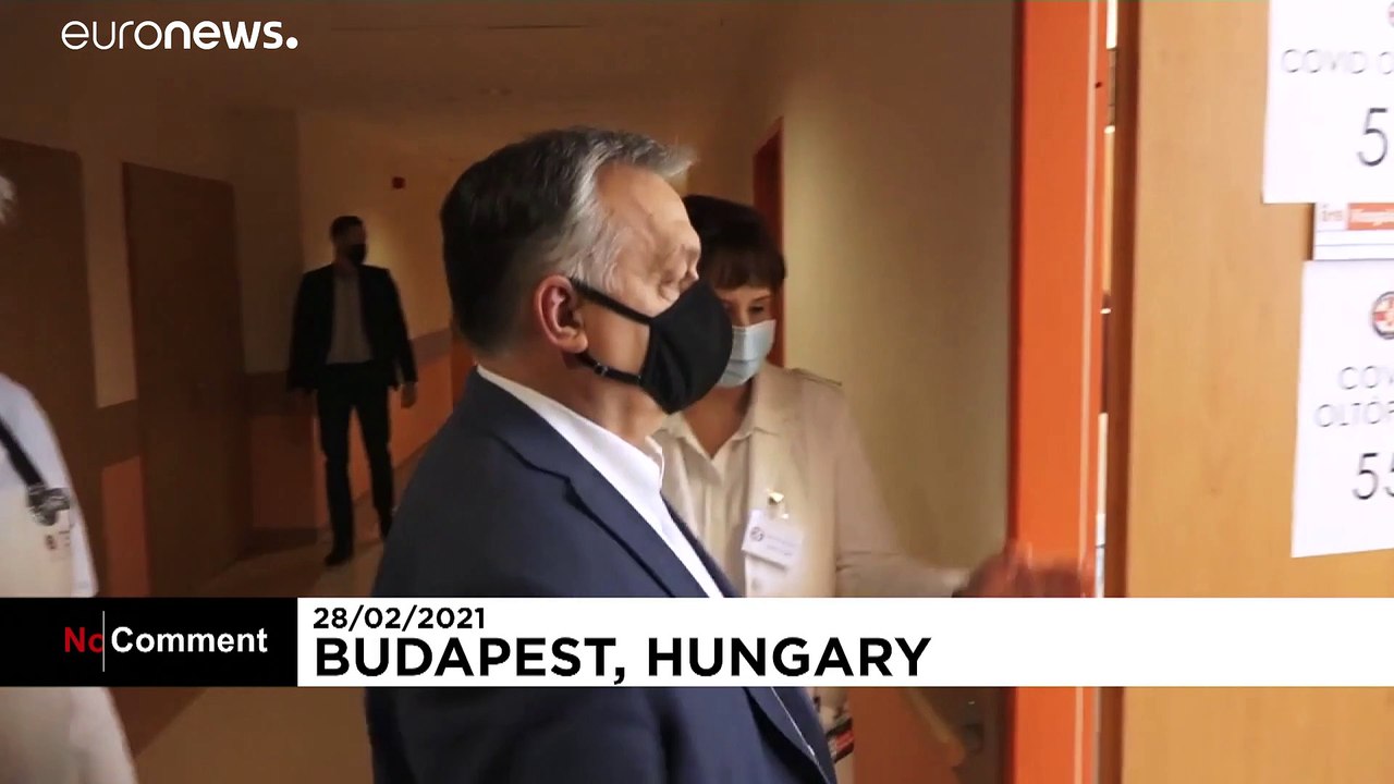 Премьер-министр Венгрии Виктор Орбан привился о...