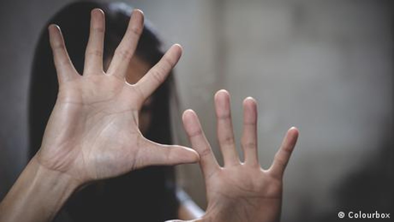 Frauen kämpfen gemeinsam gegen Online-Attacken