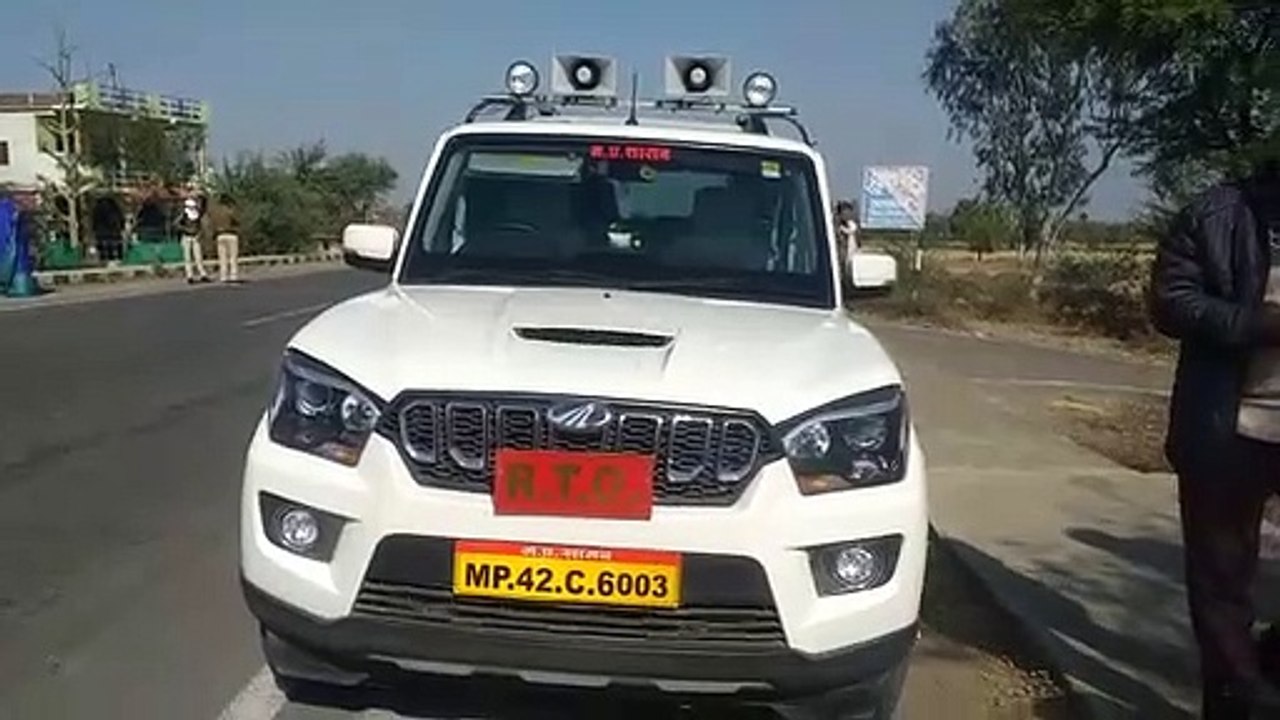 जिला परिवहन विभाग के अमले ने की वाहनों की चेकिंग, राजस्व वसूला