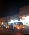 فيديو يوثق تصرفا شهما لشاب ترجل من سيارته لمساعدة سيدة على عبور طريق بمكة