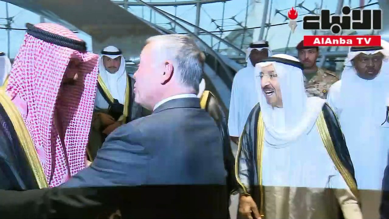 صاحب السمو استقبل ملك الأردن لدى وصوله إلى البلاد في زيارة أخوية
