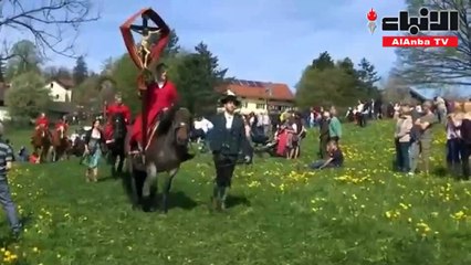 مئات يشاركون في موكب تقليدي لركوب الخيل في ألمانيا خلال عيد القيامة