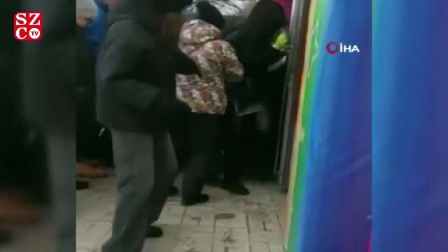 Ukrayna’da ucuzluk kuyruğunda izdiham yaşandı