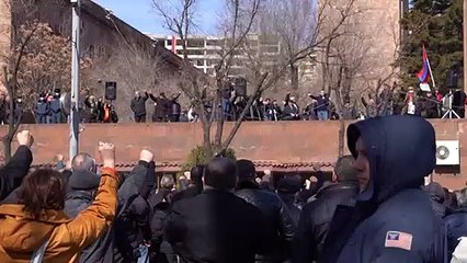 Protestos sacodem a Armênia