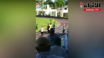 شاهد لحظة وفاة لاعب غابوني على أرضية الملعب