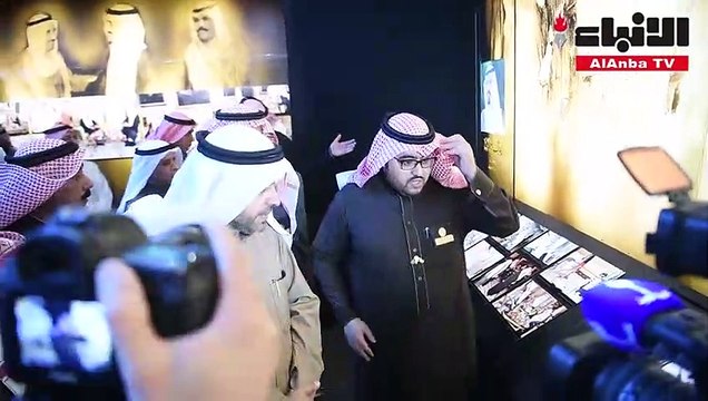 وزير الإعلام ووزير الدولة لشؤون الشباب زار معرض «الفهد.. روح القيادة» وأثنى على التنظيم وأهمية المقتنيات