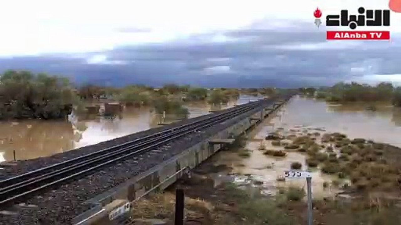 مياه الفيضانات تغمر خطا للسكك الحديد في أستراليا