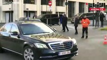 متظاهر يحاول اعتراض موكب تيريزا ماي أمام مقر الاتحاد الأوروبي في بروكسل