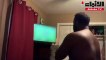 مشجع كرة قدم غاضب يحطم «تليفزيون» بلكمة واحدة بعد هزيمة فريقه