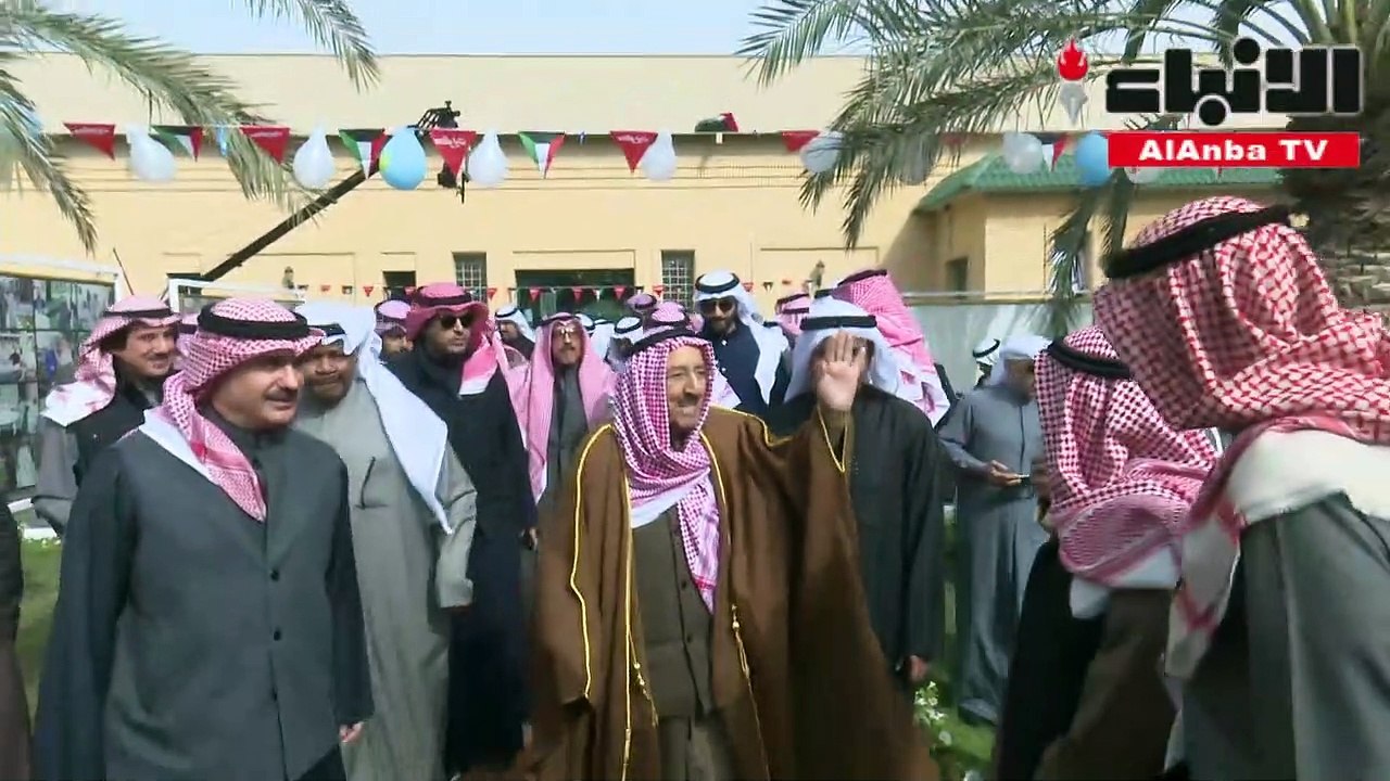 صاحب السمو الأمير وولي العهد وأسرة آل الصباح الكرام حضروا مأدبة غداء أقامها الشيخ علي الجابر في مزرعة عزايز
