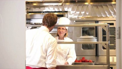 NYC Restaurant Workers' Tips Have Declined Due to COVID, Surcharge Making Things Worse