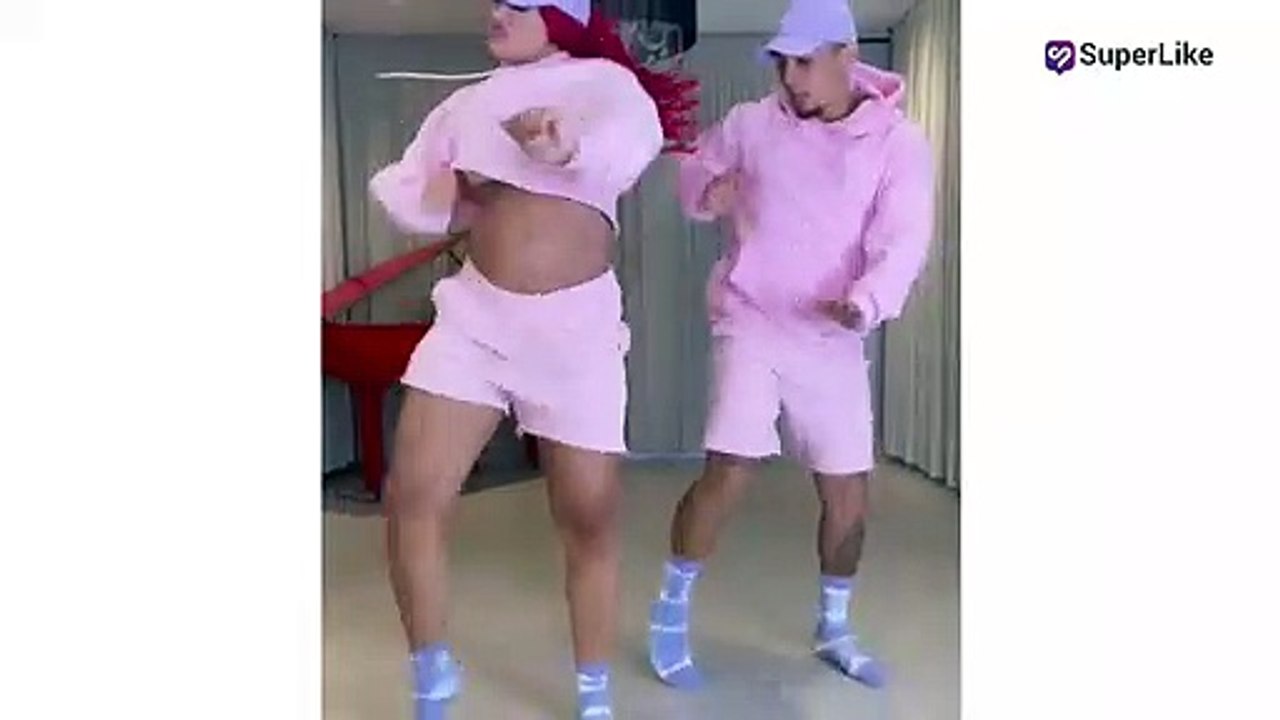 Andrea Valdiri cautiva con baile presumiendo sus seis meses de embarazo