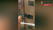 توقيف الأم المصرية التي اجبرت طفلها على تسلق بناية سكنية معرضة حياته للخطر