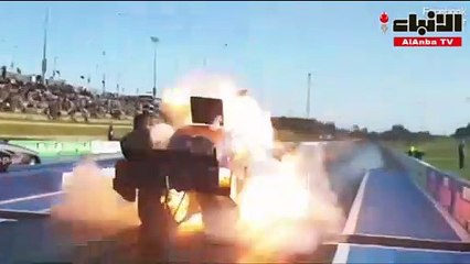 لحظة انفجار سيارة سباق في أستراليا