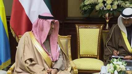 الأمير خلال استقباله الروضان و هيئة الأسواق