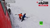 عمال السكة الحديد ينقذون تيسا من تحت الثلوج بالنمسا