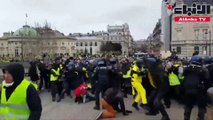 ملاكم فرنسي سابق يوجه لكمات قوية لشرطي أثناء مظاهرات السترات الصفراء