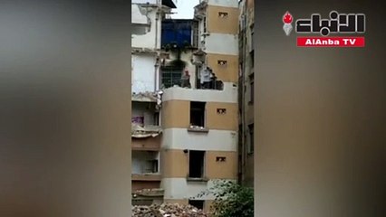 ردة فعل عامل تنقذه من انهيار 3 طوابق فوقه