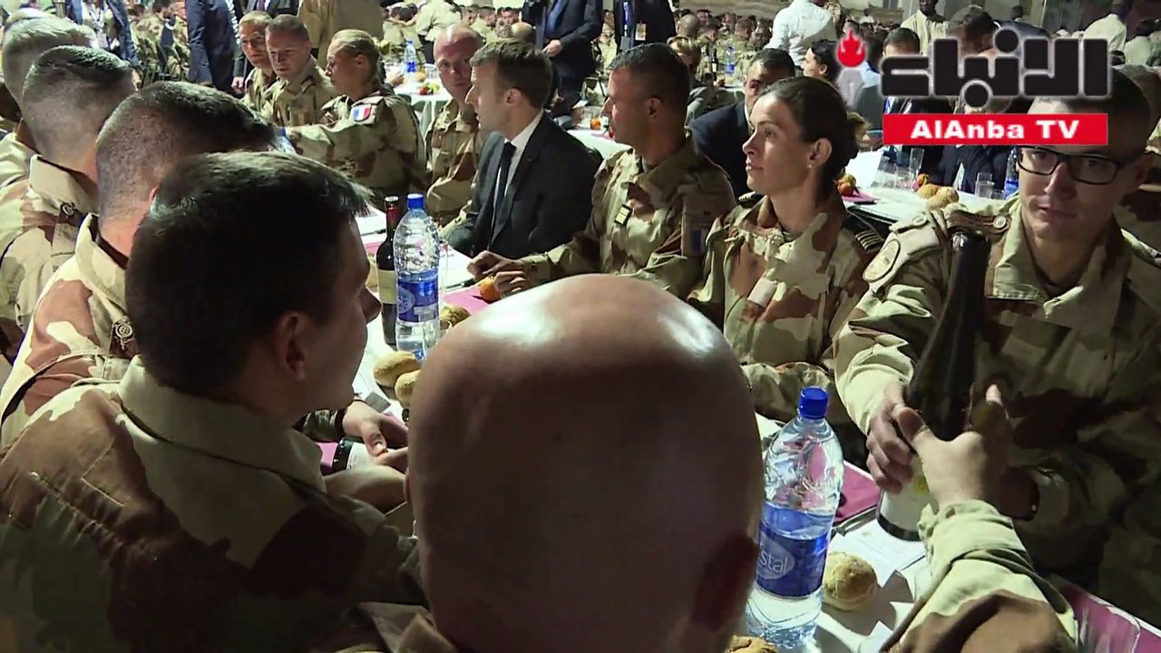 الرئيس الفرنسي يتناول عشاء عيد الميلاد مع جنود فرنسيين في تشاد تزامنا مع استمرار مظاهرات السترات الصفراء