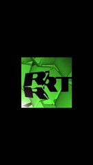 شاهد عامل ينجو بأعجوبة من سقوط ساعة ضخمة فوقه