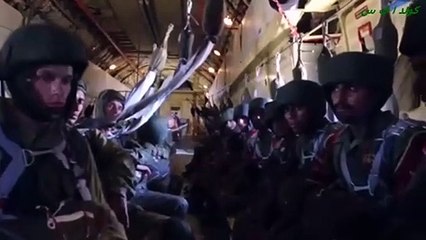 شاهد إنزال مظلي مصري وروسي ينتهي بتحرير قرية