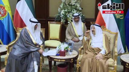 صاحب السمو الأمير الشيخ صباح الأحمد لدى استقباله وزير التجارة والصناعة خالد الروضان وأعضاء مجلس إدارة الهيئة العامة للصناعة