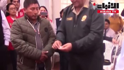 انتخاب رئيس بلدية احدى القرى في البيرو برمية الحظ !