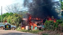 tn7-Madre y 3 hijos pequeños se quedan en la calle luego de incendio devorara su casa-260221