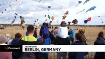 شاهد- براعة التحكم في طائرات ورقية عملاقة في مهرجان برلين - Euronews