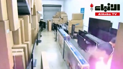 لحظة انفجار سيجارة إلكترونية داخل جيب رجل