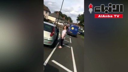 فيديو صادم لرجل يهدد آخر بسكين في أحد شوارع بريطانيا