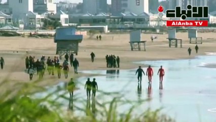 إنقاذ عدد من الحيتان القاتلة جنحت إلى الشاطئ في الأرجنتين